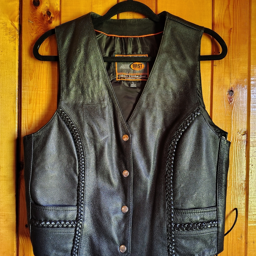 Black Leather Vest with Skull and Rose Back patch - Picture 2 of 3